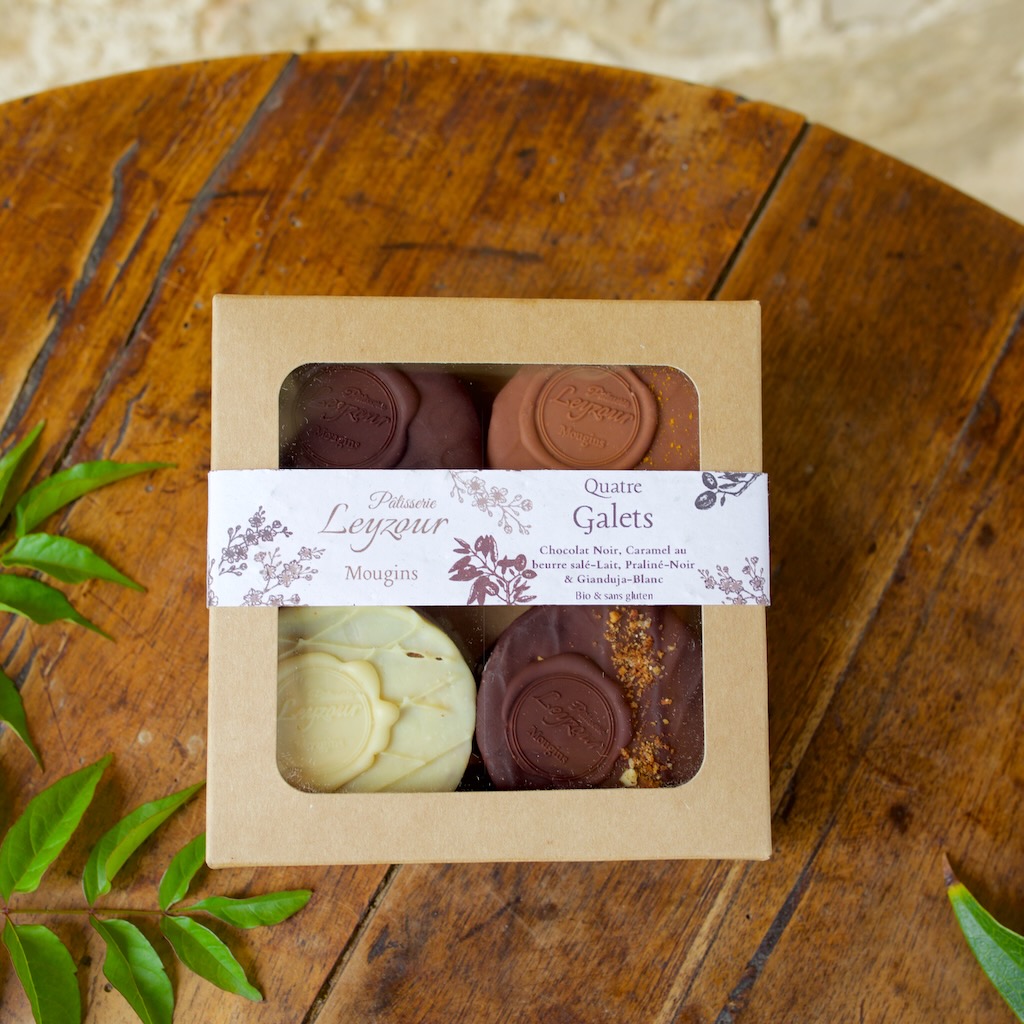 Galets mixtes : praliné & chocolat noir, caramel & chocolat au lait, gianduja & chocolat blanc et chocolat noir
