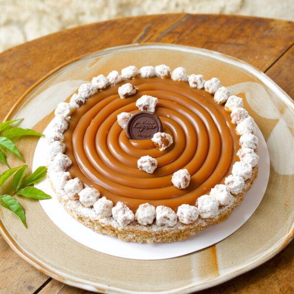 Piémontais au caramel au beurre salé et aux noisettes Pâtisserie Leyzour